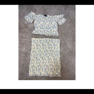 Cute Set (skirt and shirt) with flowery patterns